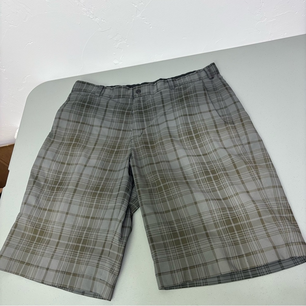 Nike Golf Tour Performance Dri Fit Men's Plaid Shorts Waist 36 Zip Snap Front